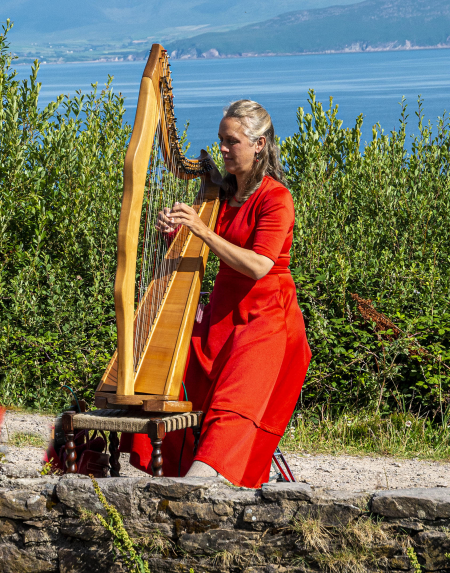 CAR3425 Woman Playing Irish Harp
